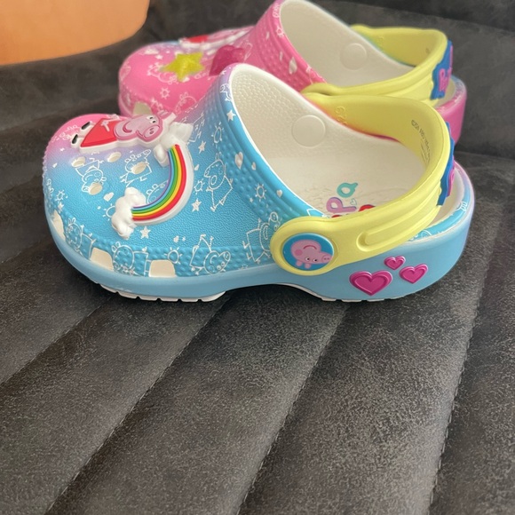 CROCS Kids Shoes - Pink and Blue Peppa Design - Picture 2 of 5